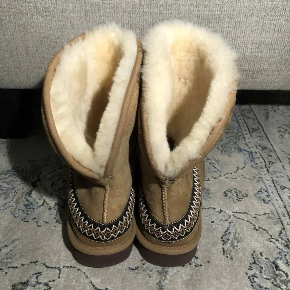UGG Classic Short Crescent Chestnut